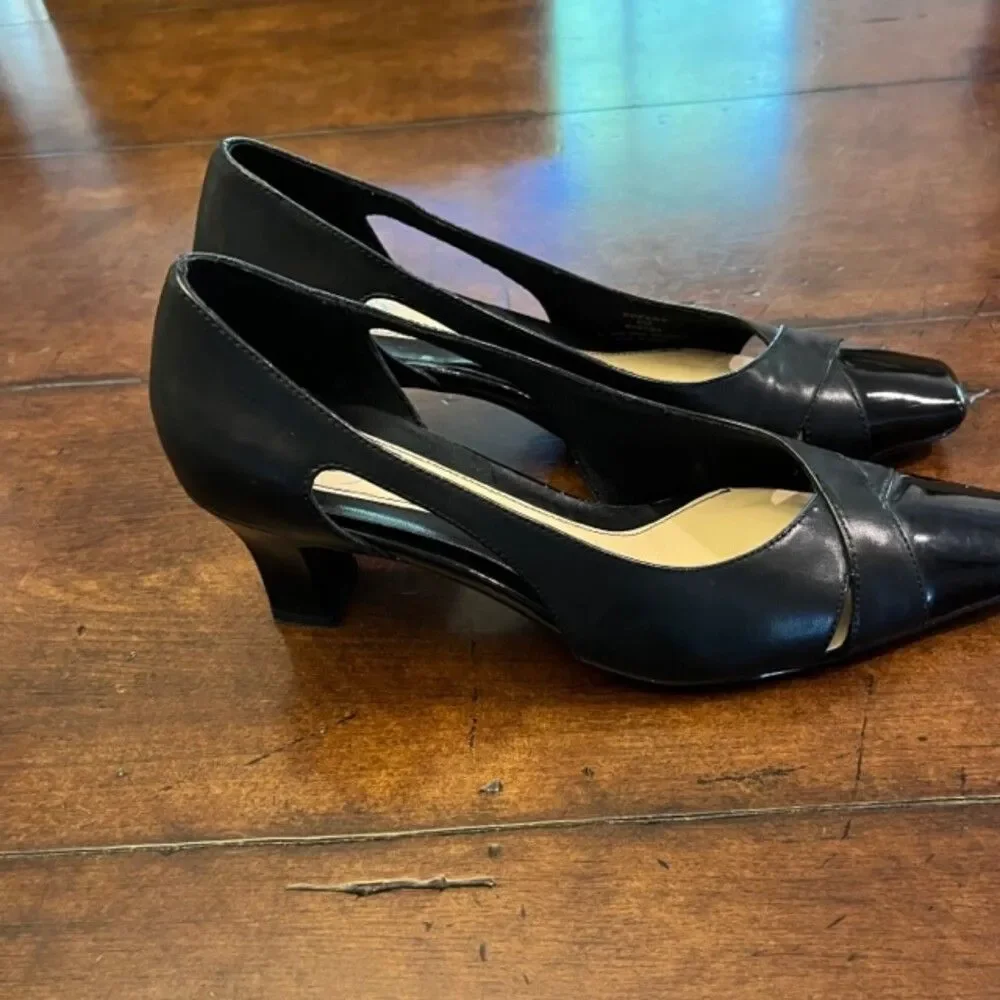Life Stride Superb Women's Black Heels Cut out sides Patent Leather Size 8